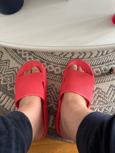 Customer photo review of HappyFlops