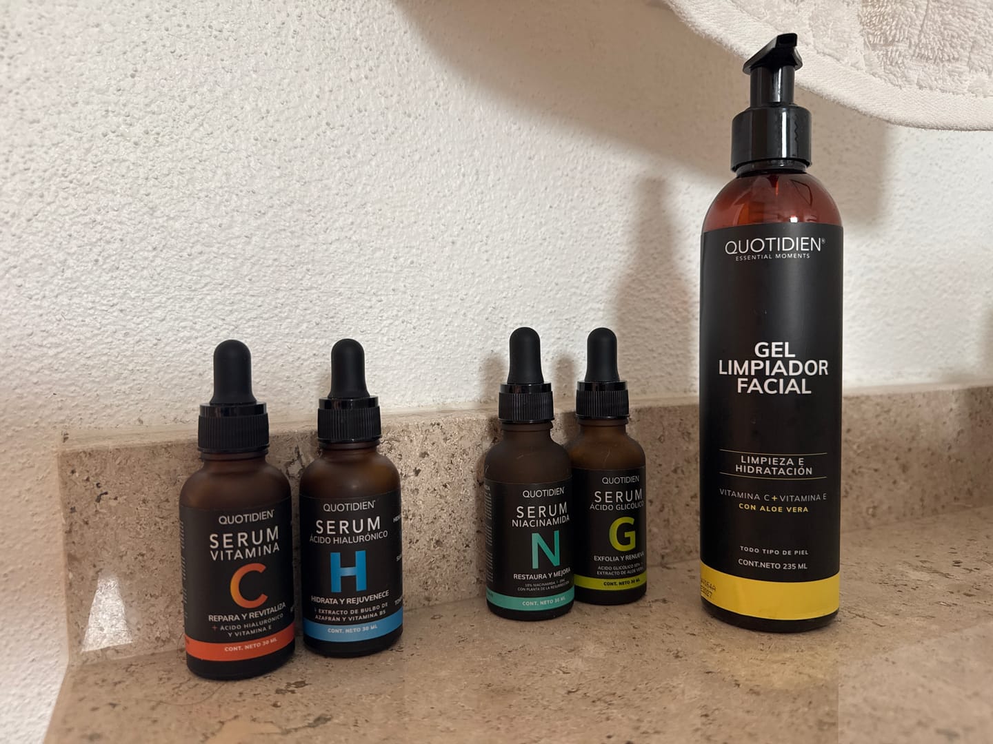 Customer photo review of Kit Los 4 Fantásticos (44% OFF) - Serum de Vitamina C 30ml + Serum de Niacinamida 30ml + Serum Ácido Glicólico 30ml + Serum de Ácido Hialurónico 30ml