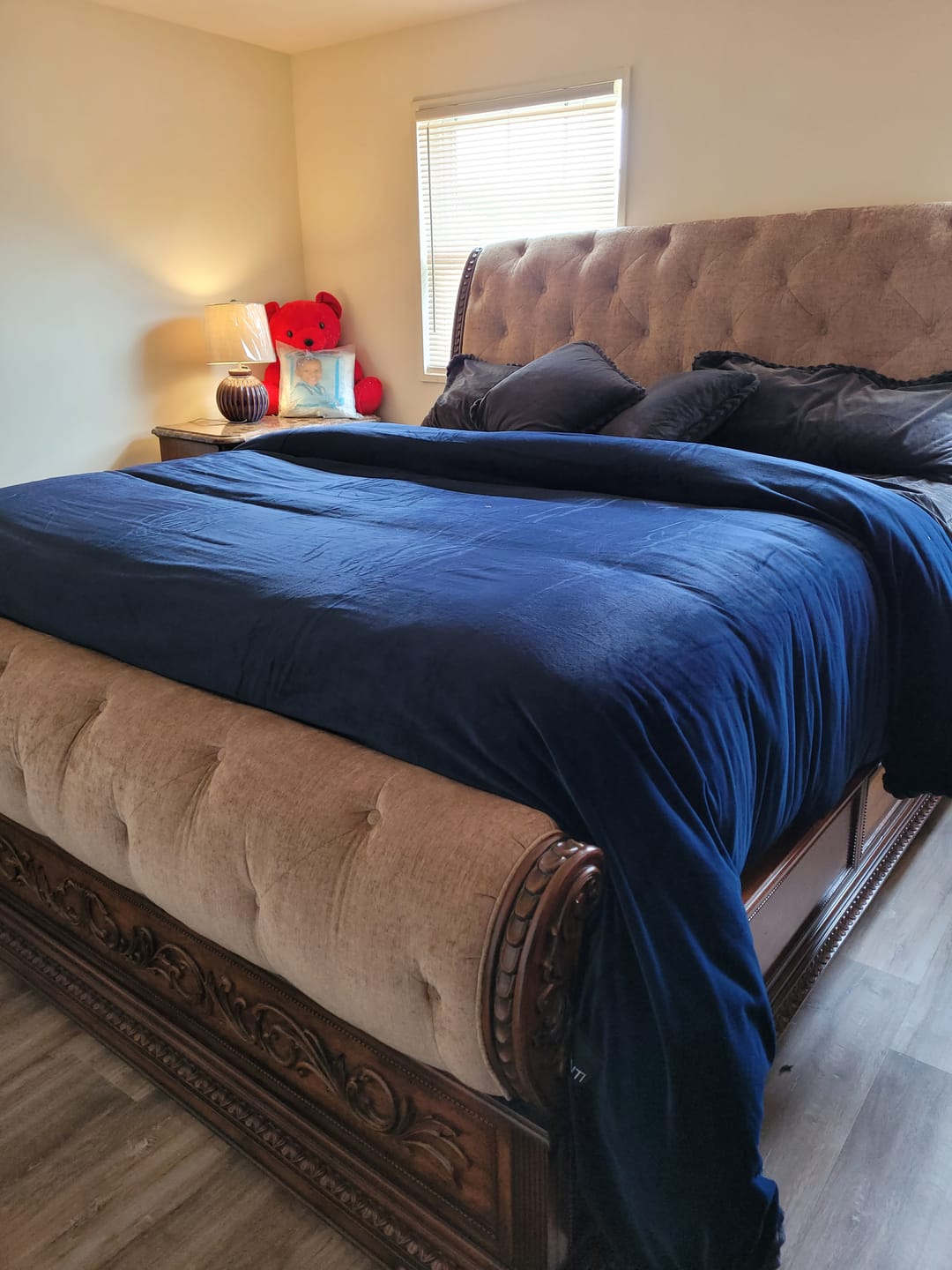 Customer photo review of Amorgos Fine Velvet Bedding Set