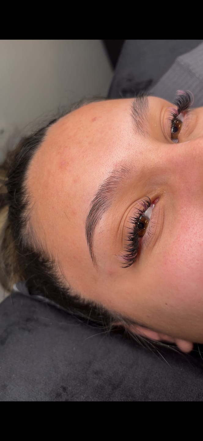 Customer photo review of Violet Mysterious Lash