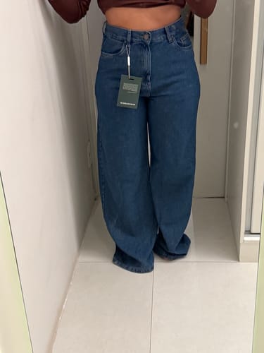Isabella L. review of Calça Jeans Wide Leg Buriti Azul Médio image 1 out of 3
