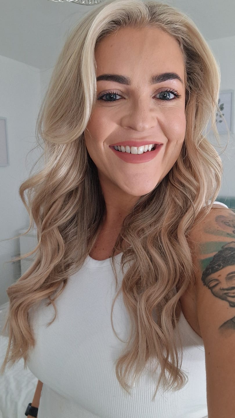 Customer photo review of Stranded 18" Seamless Clip-in Human Hair Extension (105g) - Colour #18/22 Iris