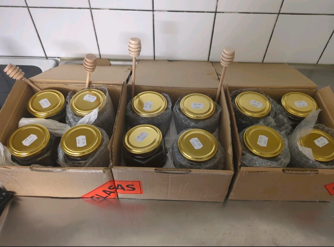 Customer photo review of 2 kg flytande honung + 110g bipollen för 579kr ink. fri frakt!