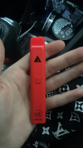 Customer photo review of Fume Extracts Limited Delta 8 Live Resin Disposable 2G - Strawberry Diesel (Hybrid)