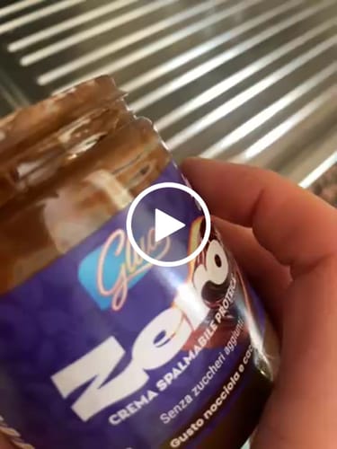 Customer video review of Crema proteica gusto nocciola e cacao