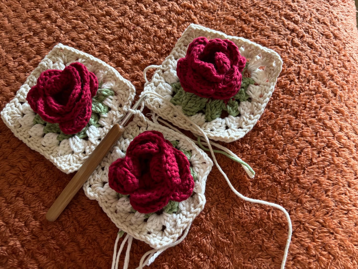 Customer photo review of 1980 Rose Handbag Crochet DIY KIT