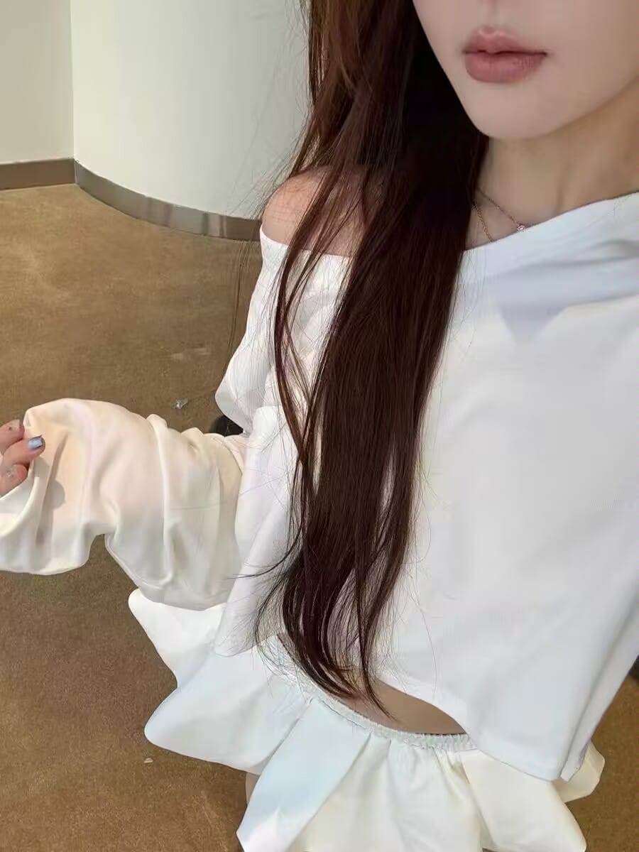 Customer photo review of WARDEN EDGE Off-Shoulder Cropped Long Sleeve T-Shirt