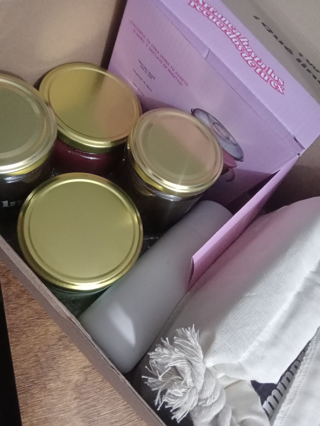 Customer photo review of Kit 1minpretty: 2 tarros de cera + fundidor + refill + extras + talco para depilar con envío gratis mx