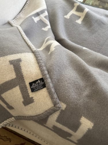 Customer photo review of HM Blanket Grey Wool Cashmere