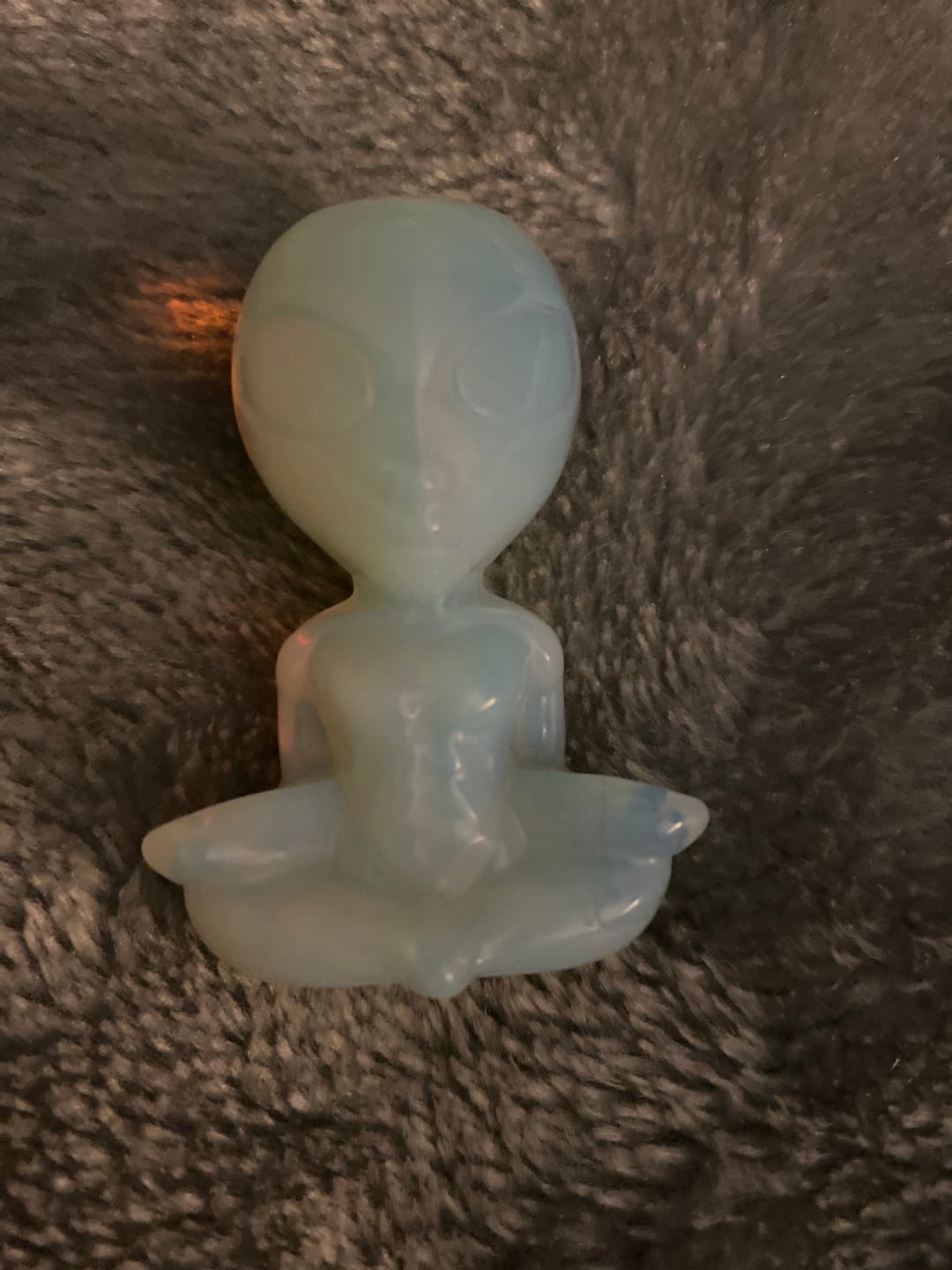 Customer photo review of Olivenorma Natural Stones Alien Skull Carved Gemstone Decoration