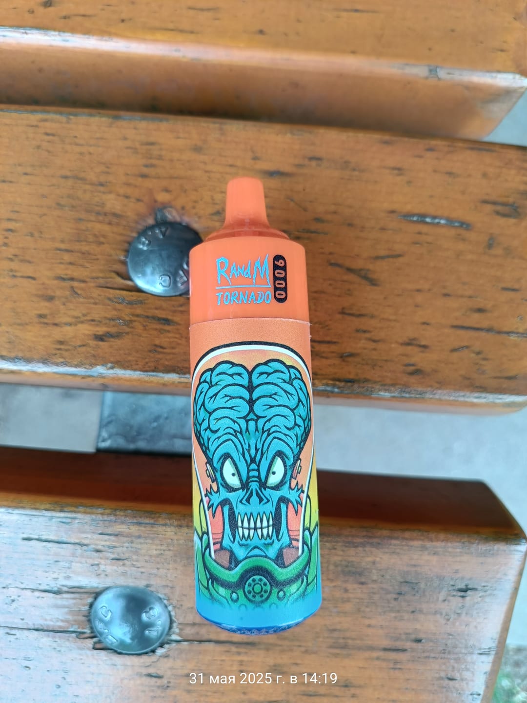 Customer photo review of RAndM Tornado 9000 Puffs Disposable Vape