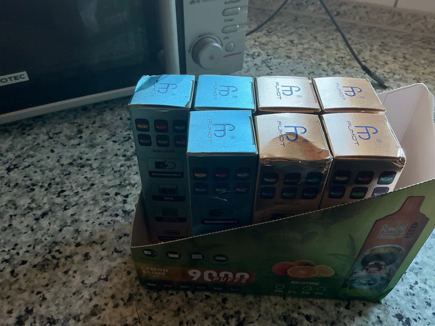 Customer photo review of RAndM Tornado 9000 Puffs Disposable Vape