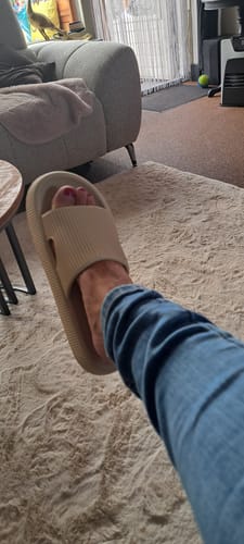 Customer photo review of HappyFlops