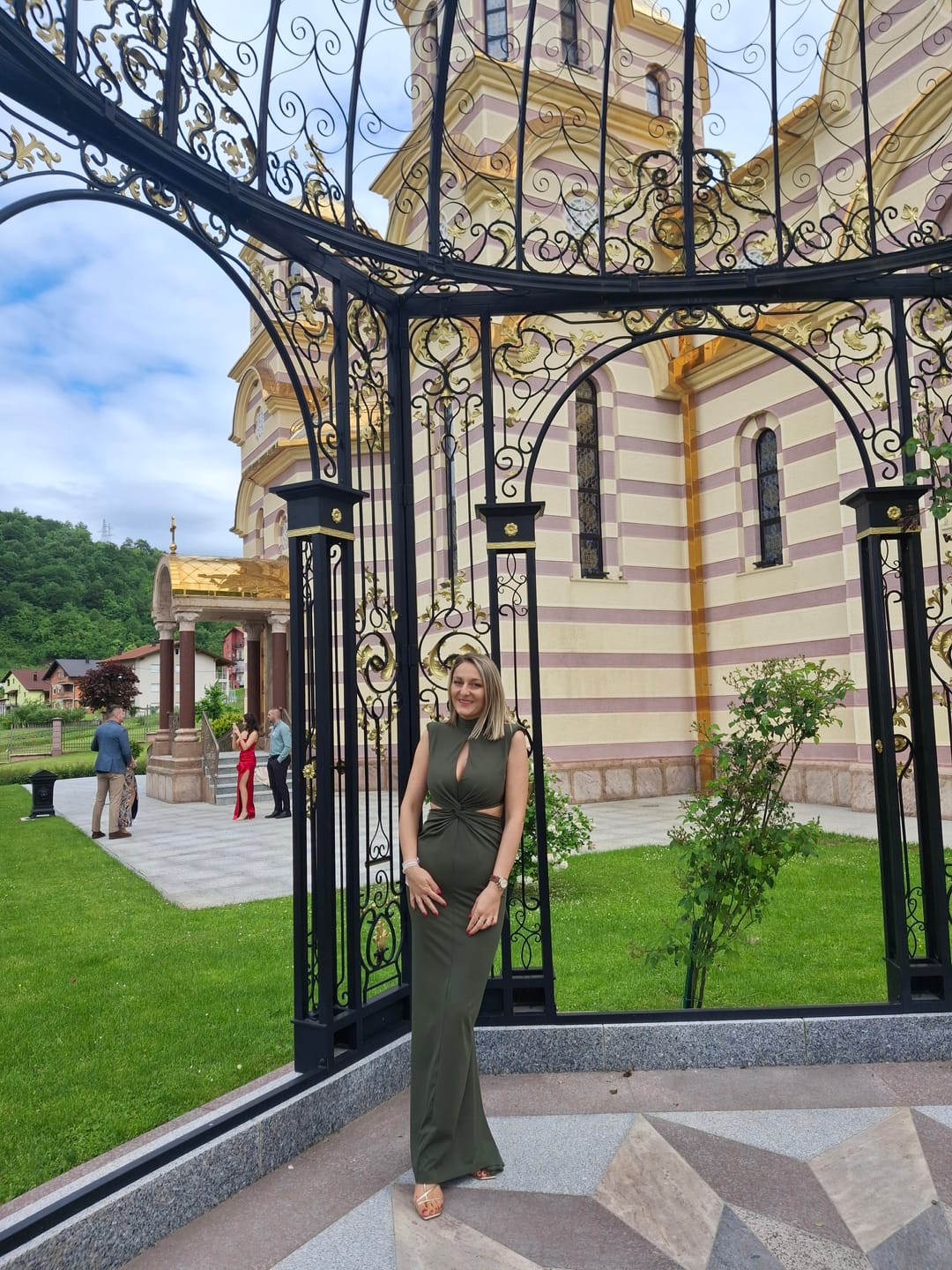 Customer photo review of WIST DRESS OLIVE GREEN