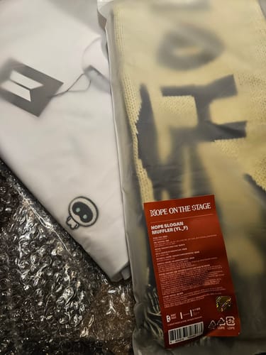 Customer photo review of [2ND PRE-ORDER] BTS J-HOPE - HOPE ON THE STAGE OFFICIAL MD HOPE SLOGAN MUFFLER (YELLOW)
