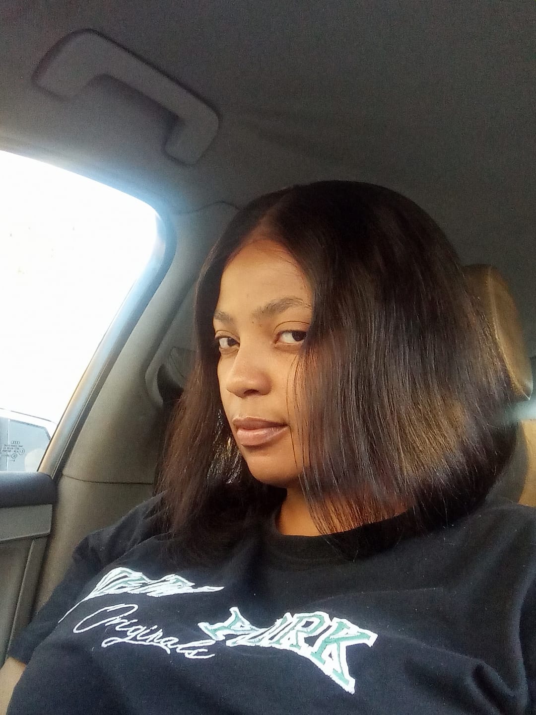 Customer photo review of Wear And Go Pre-Bleached Double Drawn Bob With 7 X 5 Closure