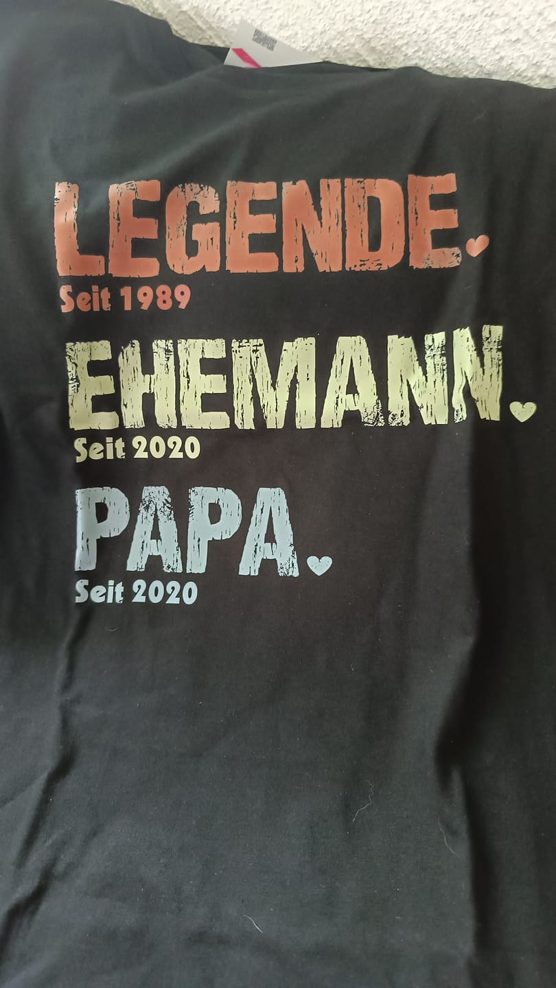 Customer photo review of Legende, Ehemann, Papa und Opa - Personalisiertes T-Shirt für Papa und Opa