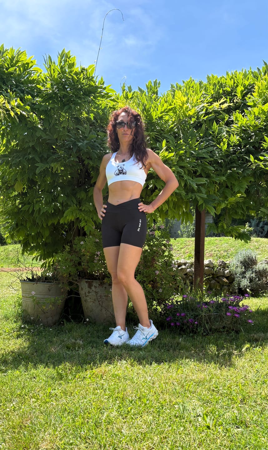 Customer photo review of LEGGINGS SHORTS INTENSE BLACK