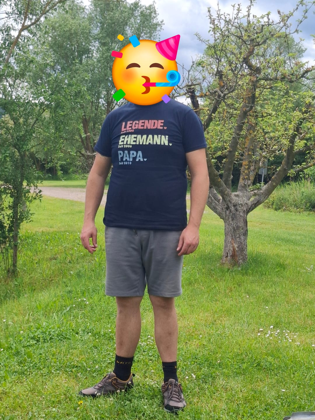 Customer photo review of Legende, Ehemann, Papa und Opa - Personalisiertes T-Shirt für Papa und Opa