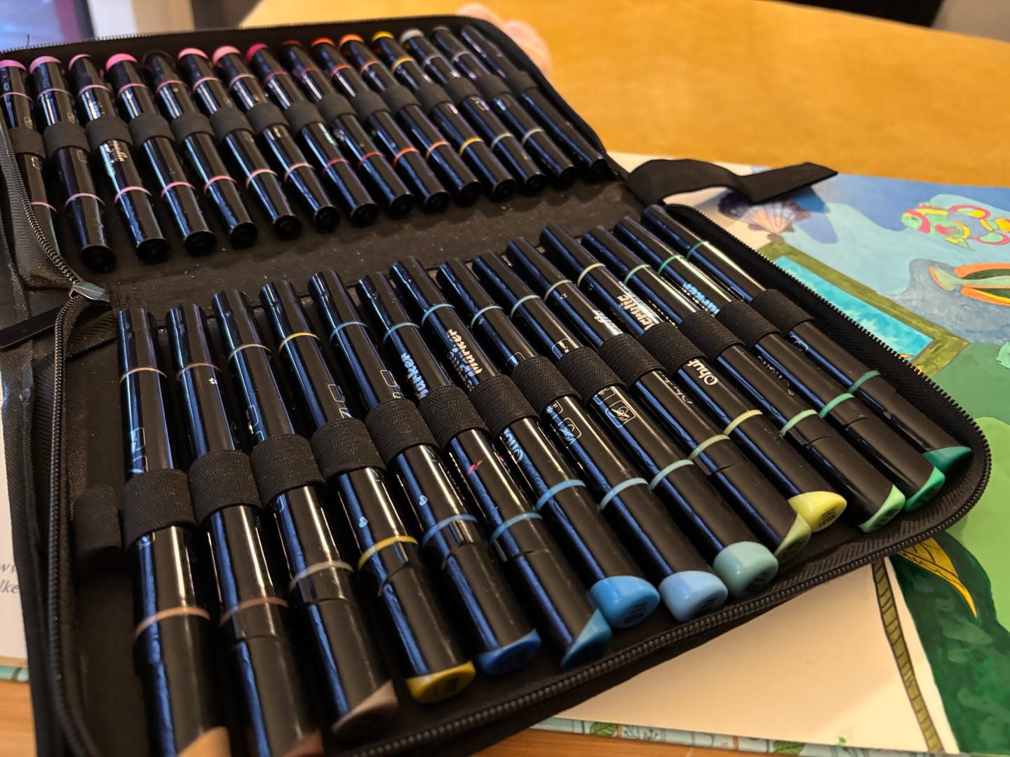 Customer photo review of Ohuhu - Set 30 Marcadores Acrílicos Kakaako Doble Punta