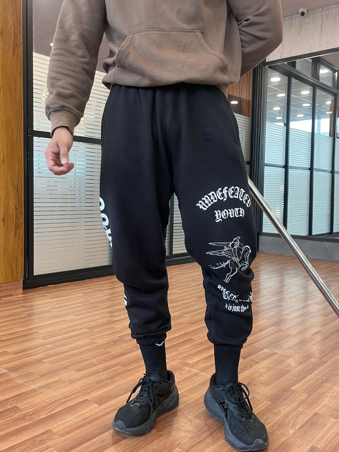 Customer photo review of ICARUS JOGGERS [BLACK]