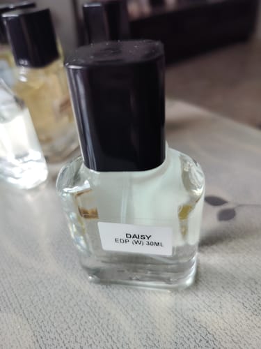 Customer photo review of Women • Daisy