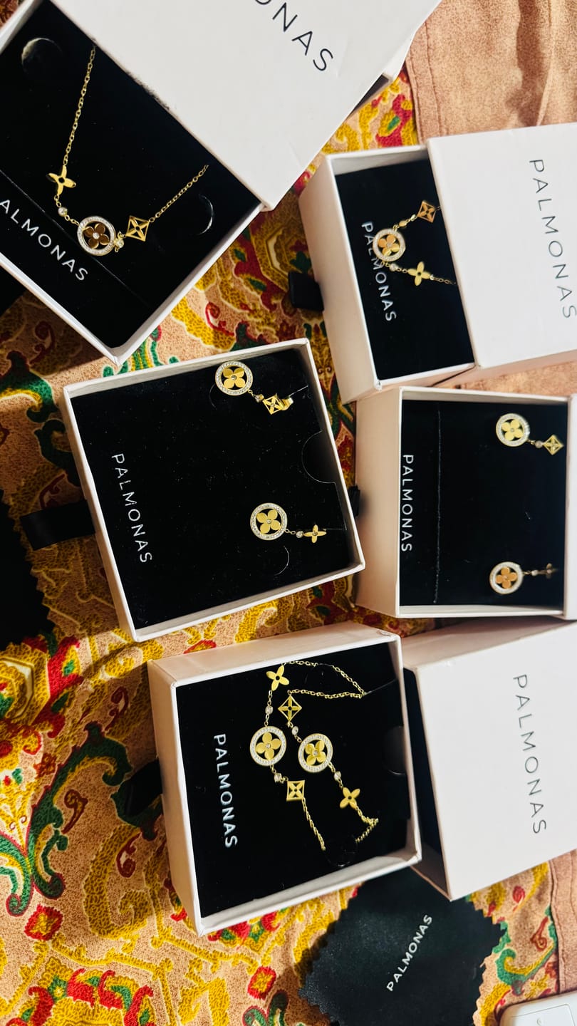 Customer photo review of Zircon-Studded Floral Set