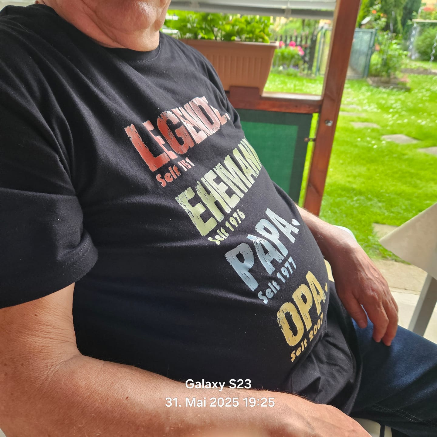 Customer photo review of Legende, Ehemann, Papa und Opa - Personalisiertes T-Shirt für Papa und Opa