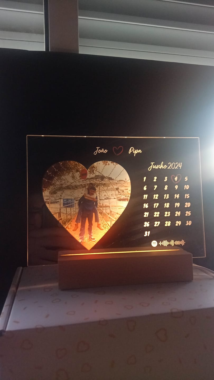 Customer photo review of Lâmpada Dia Especial no Calendário - Personalizado