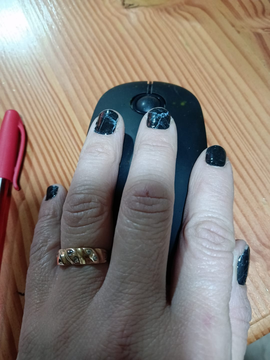 Customer photo review of Essence Esmalte Gel  Gloss 'N Roll