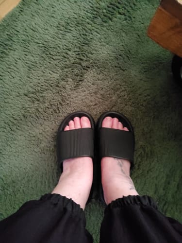 Customer photo review of HappyFlops