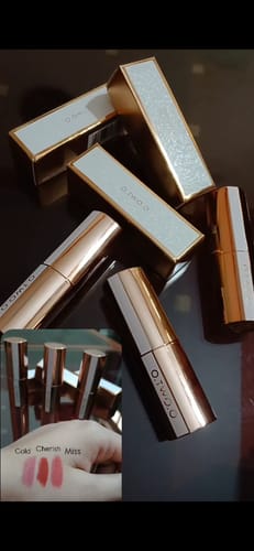 Customer photo review of O.TWO.O MISTY KISS LOCK COLOUR MATTE LIPSTICK