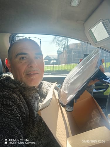 Customer photo review of Foco De Posicion Derecho Kia Cerato 19 22 Alternativo 92304M6000