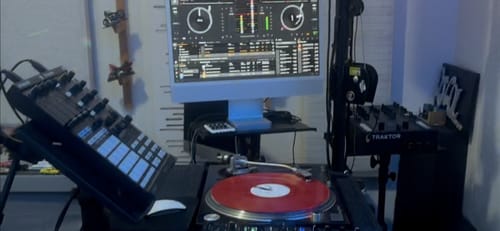 Customer photo review of DJ Q-Bert x Shortkut x D-Styles (ISP) : FUGITIVES OF FUNK djay PRO AI Control Vinyl (Clear Purple 12" Single)