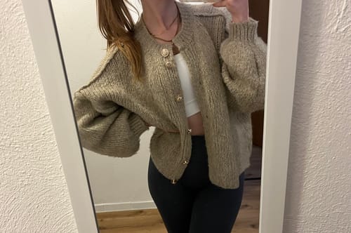 Customer photo review of Emelie Strickjacke - Taupe