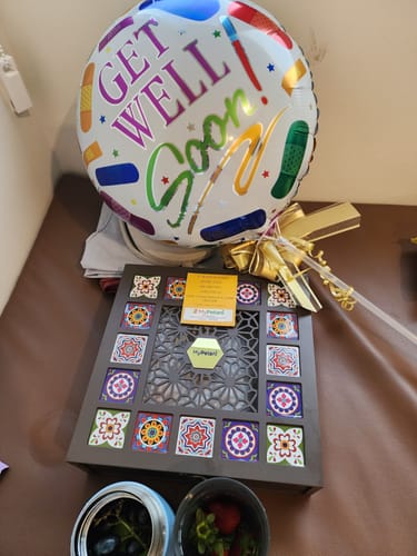 Customer photo review of Jasmine Super Cheese Fruits Box (With Unique Carved Box)