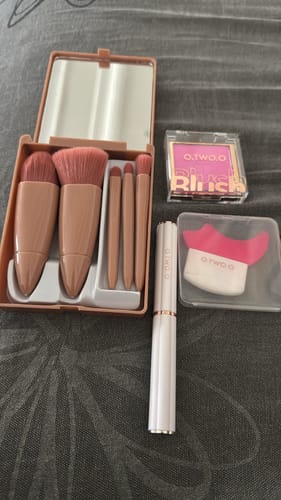 Customer photo review of O.TWO.O MINI MAKEUP BRUSH SET