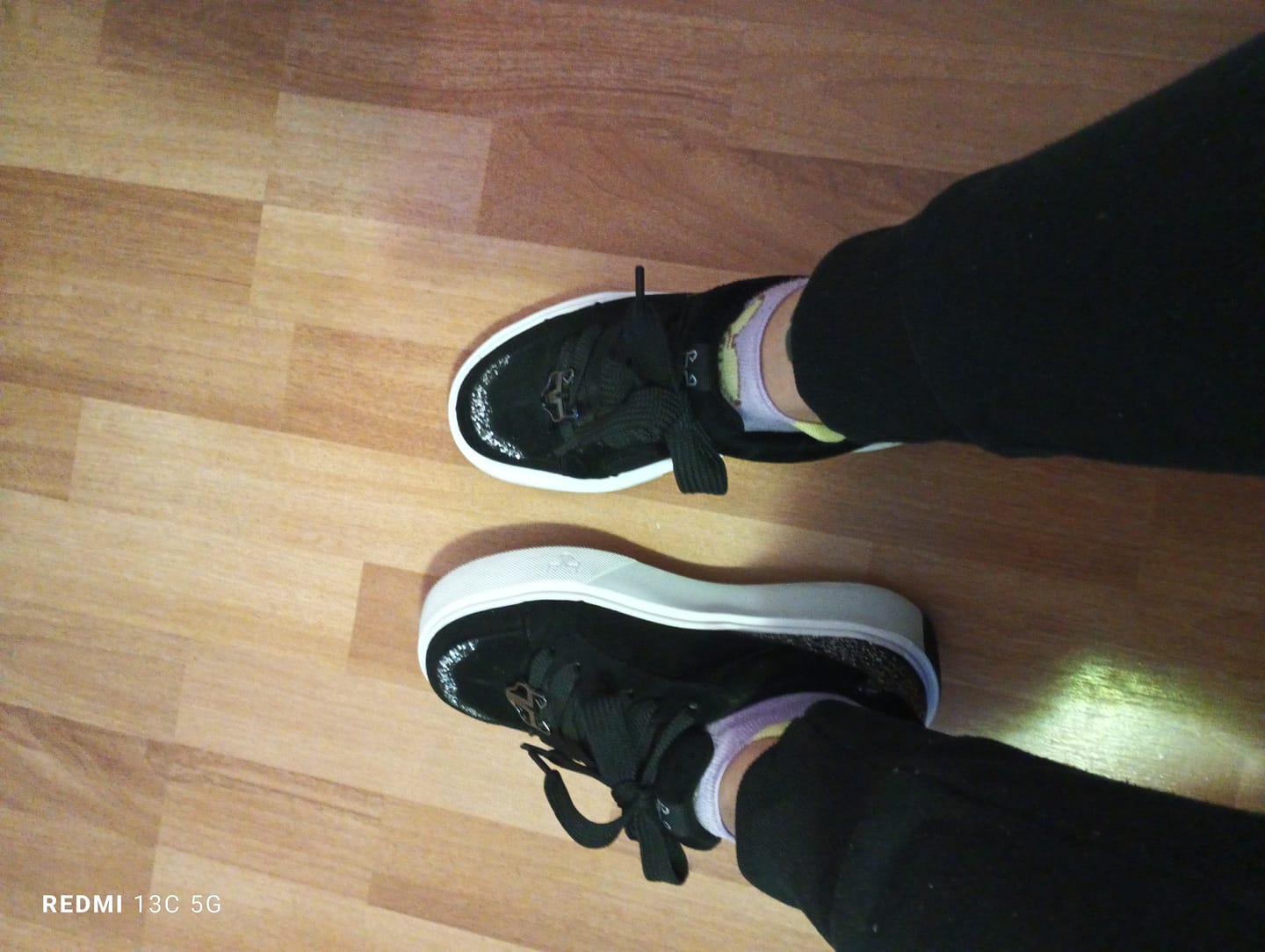 Customer photo review of Zapatilla Negra Mujer 43046