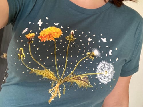 Customer photo review of Löwenzahn Lebenszyklus - Damen Premium Organic Shirt