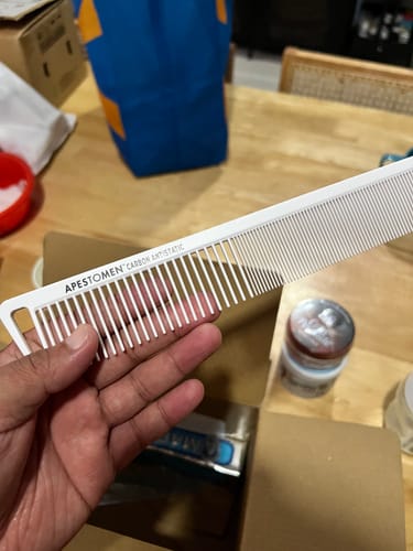 Customer photo review of APESTOMEN™ Carbon Antistatic Large Comb – Smooth, Tangle-Free for All Hair Types