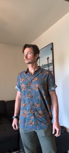 Customer photo review of Men's Vintage Floral Retro Button Up Blue Summer Holiday Short Sleeve Shirt