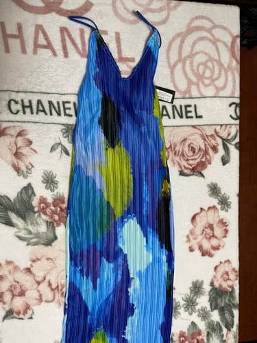 Customer photo review of PrettyLittleThing NWT Assorted Wholesale Apparel
