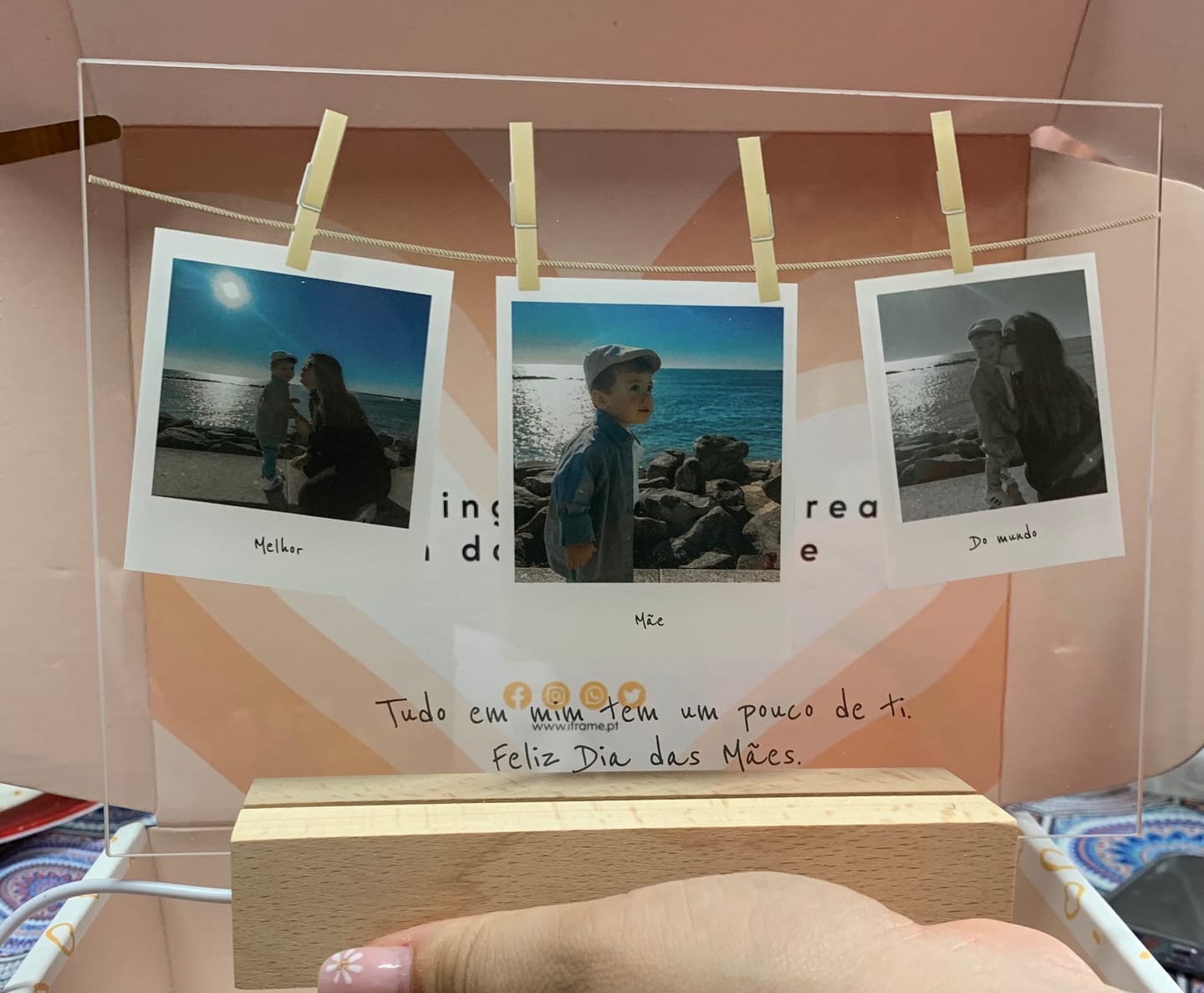 Customer photo review of Lâmpada c/ 3 Memórias Polaroid & Dedicatória