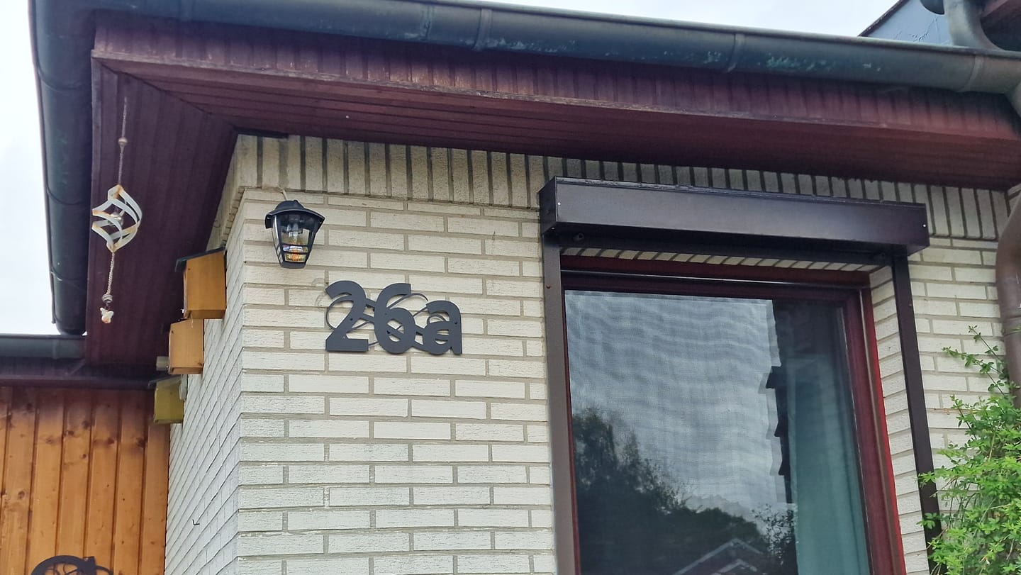 Customer photo review of Hausnummer - Ornamental Style passend zum Hausnummern-Monogramm (personalisierbar)