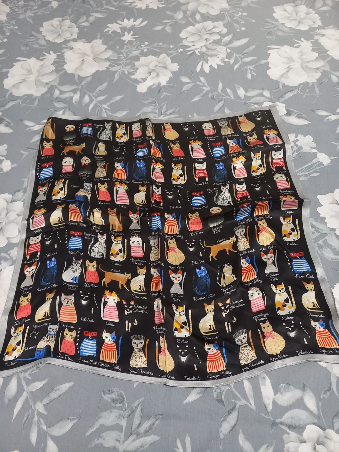 Customer photo review of Diana Foulard (100% Seta - 53cm)