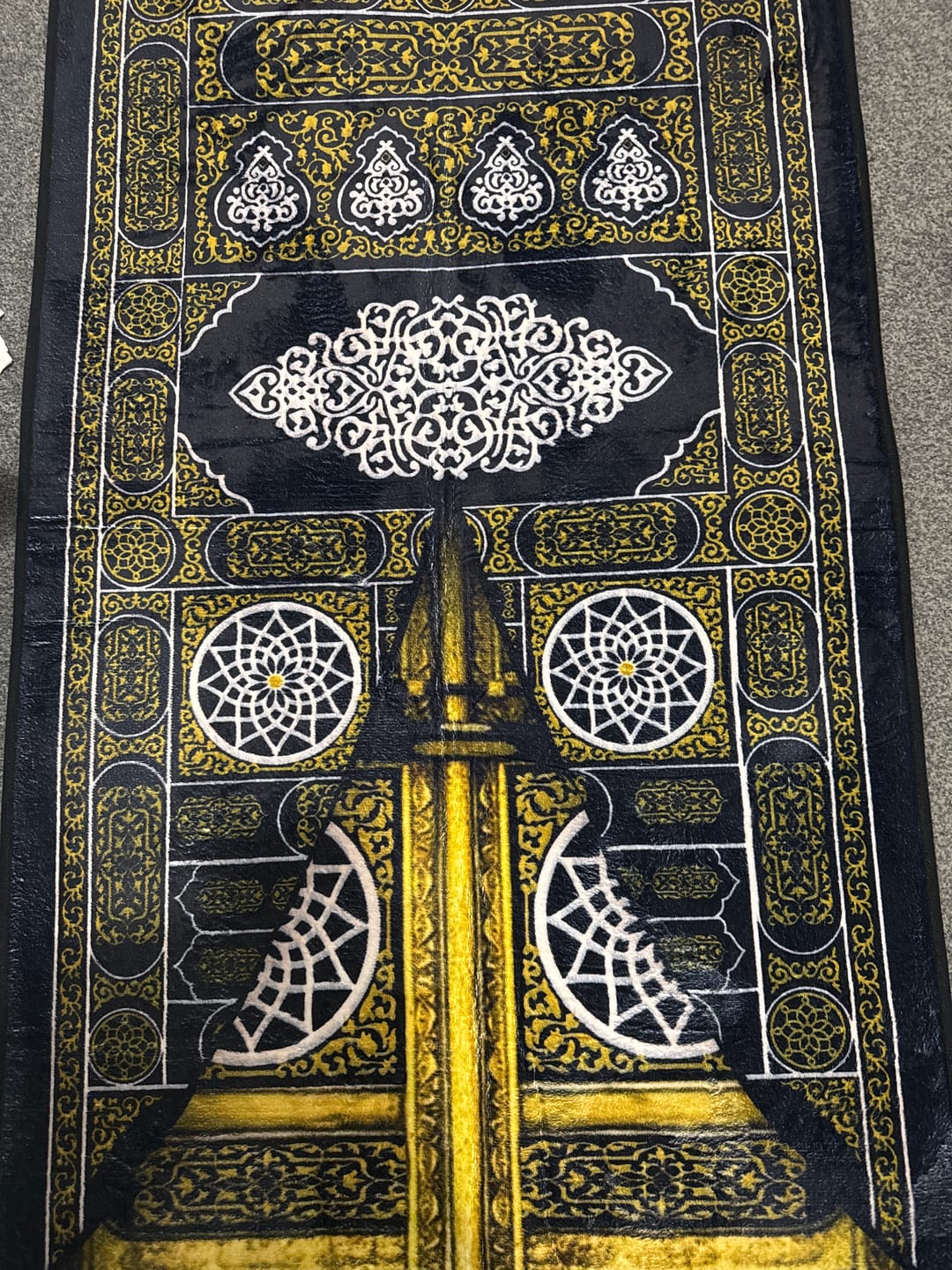 Customer photo review of Kaaba Door  Padded Prayer Mat