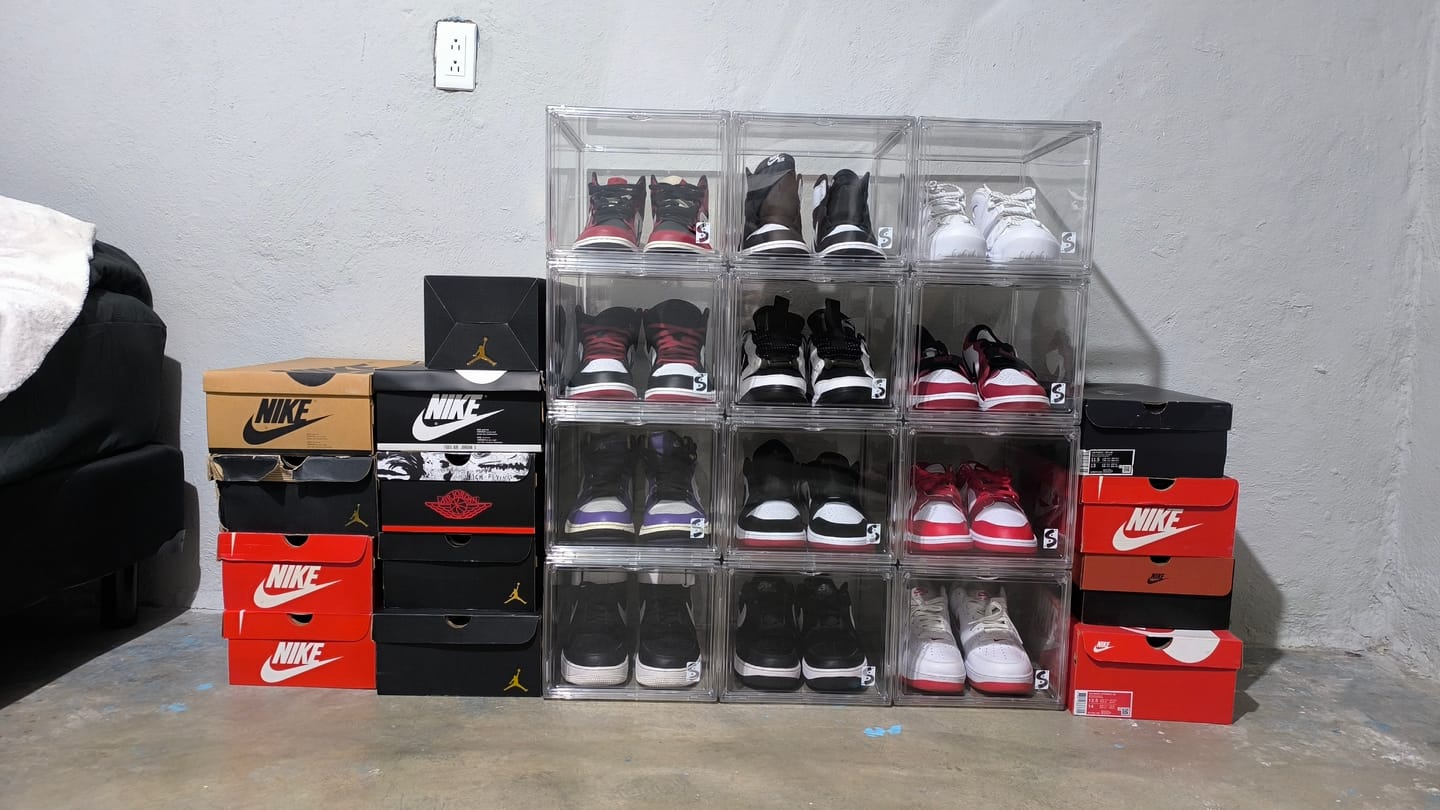 Customer photo review of Hall of Fame Box - Cajas Transparentes Premium Para Sneakers Cierre Magnético Apertura Lateral o Frontal