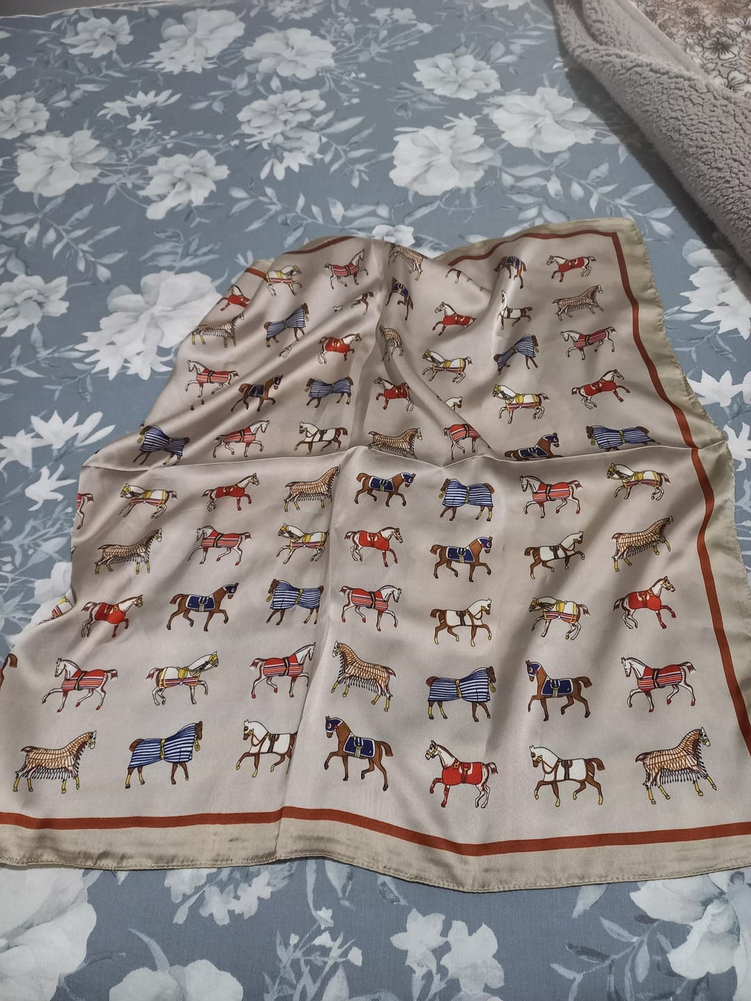 Customer photo review of Fortune Foulard (100% Seta - 68cm)