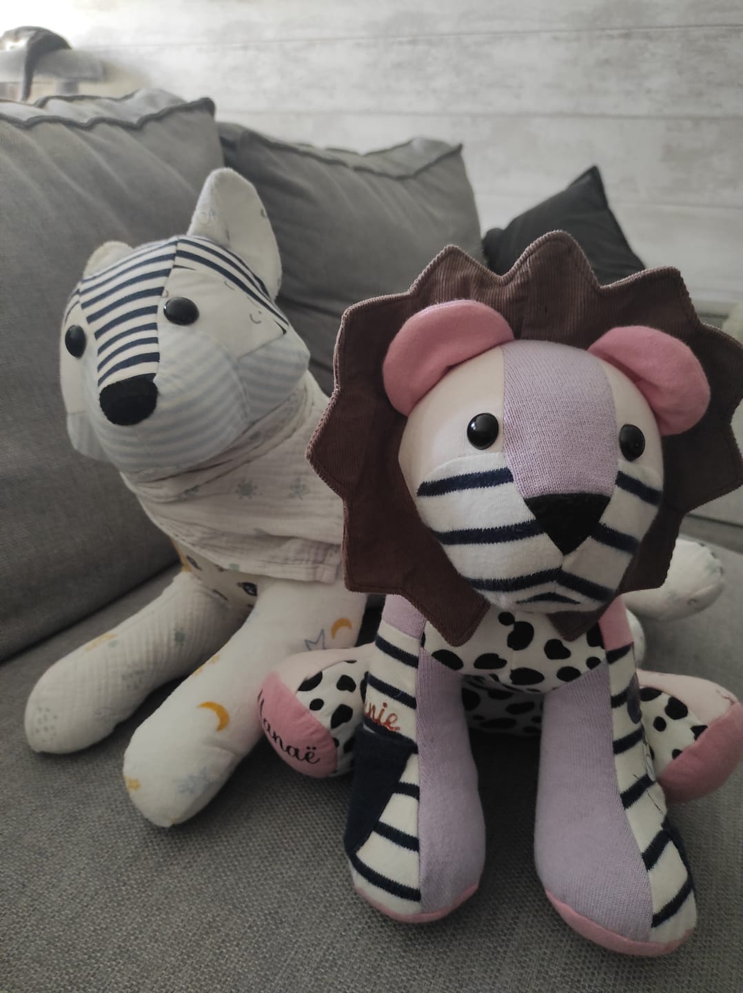 Customer photo review of Lion en peluche souvenir