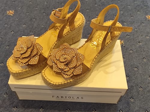 Reseña con foto de un cliente sobre Sandalia Lotus Beige